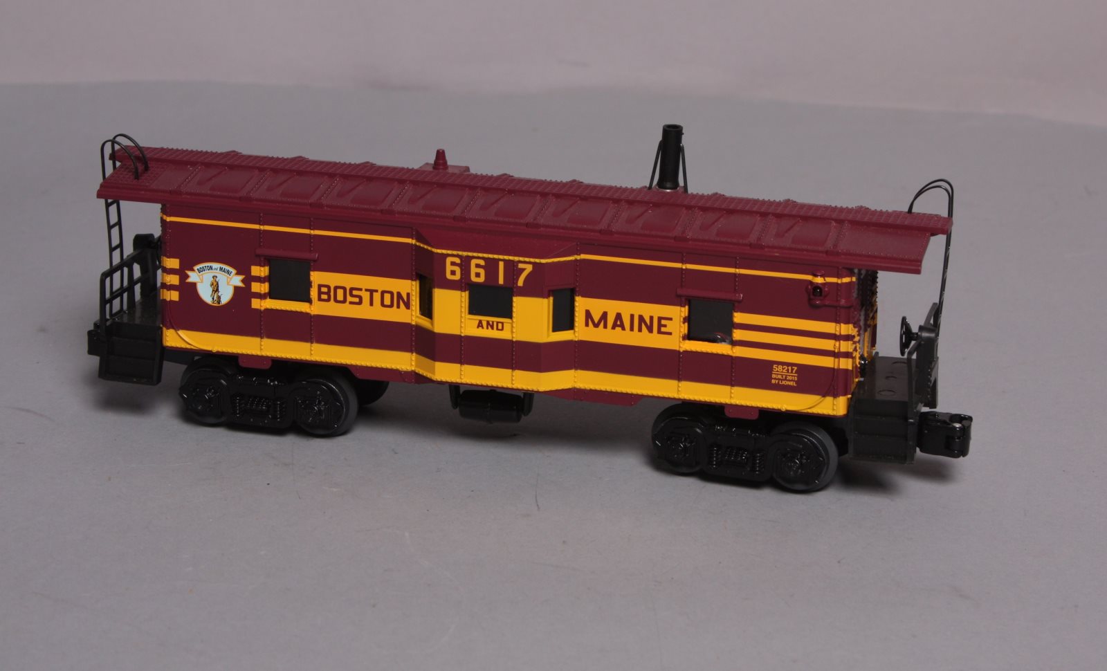 Lionel 6-58217 O Boston and Maine LLC Smoking Bay Window Caboose #6617 NIB