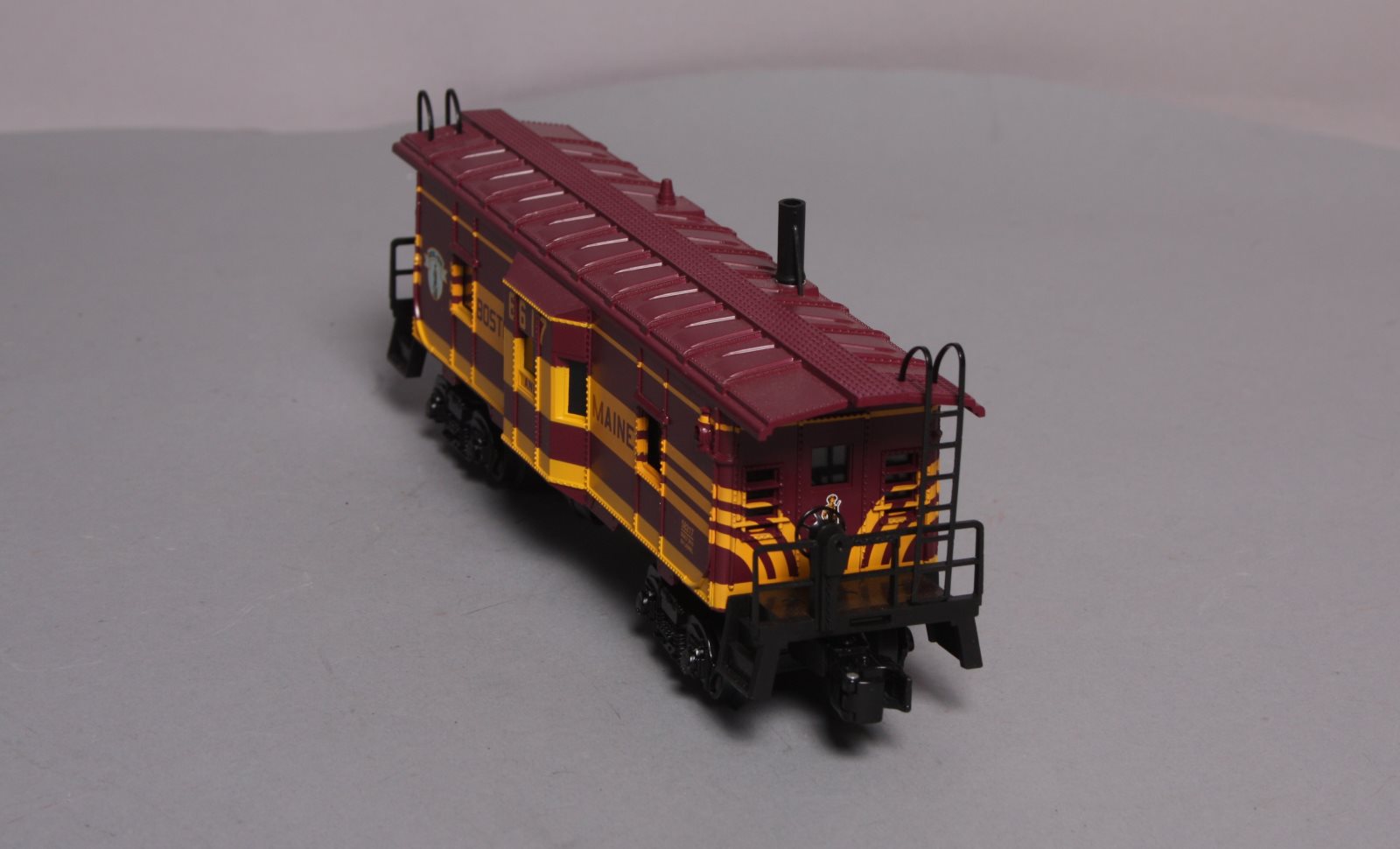 Lionel 6-58217 O Boston and Maine LLC Smoking Bay Window Caboose #6617 NIB