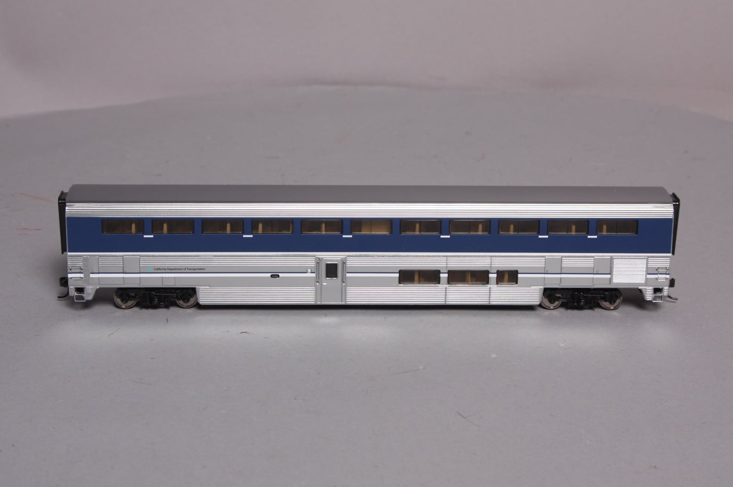 Walthers 932-16166 HO Scale Amtrak Surfliner Passenger Coach LN/Box