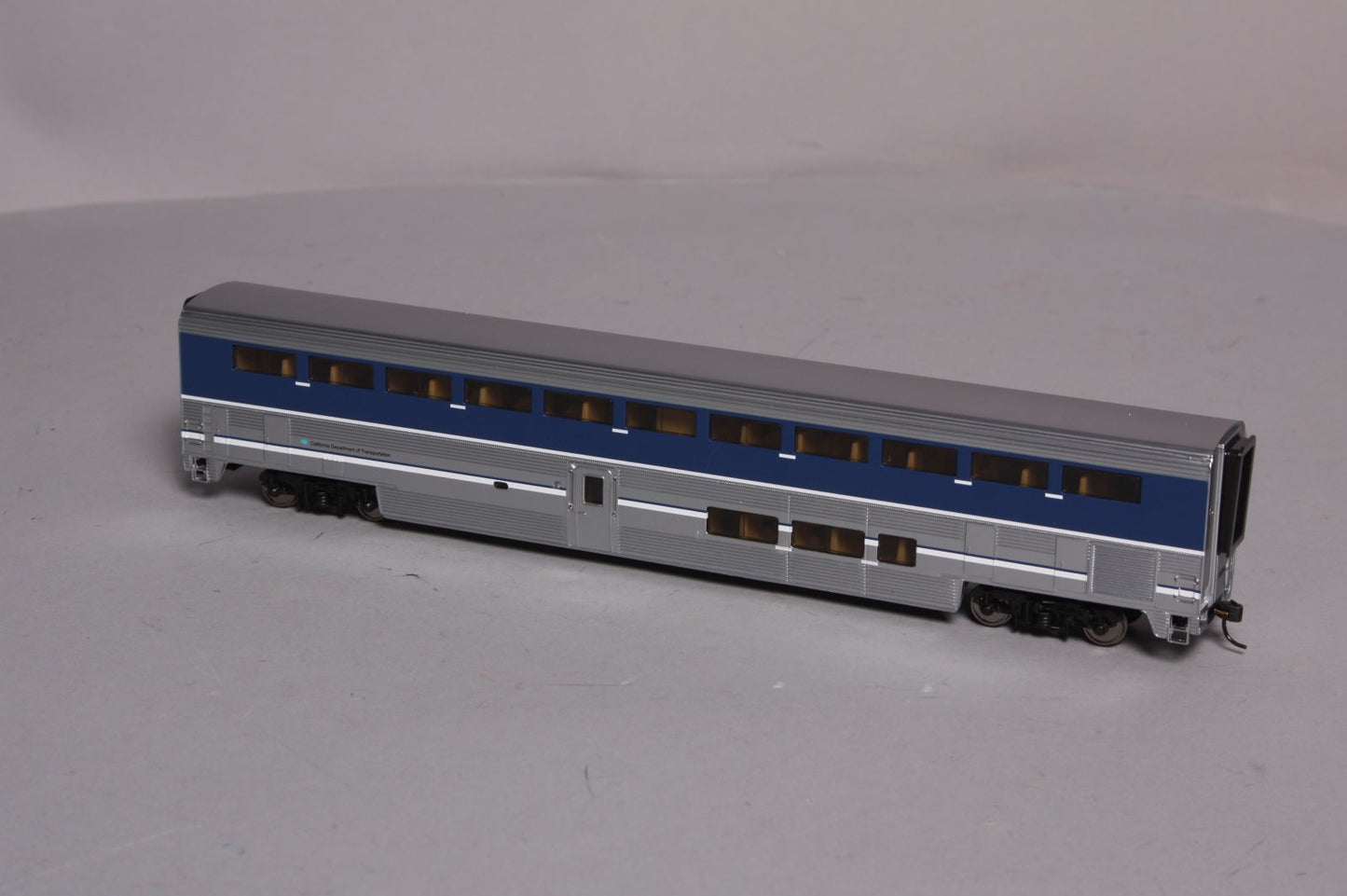 Walthers 932-16166 HO Scale Amtrak Surfliner Passenger Coach LN/Box