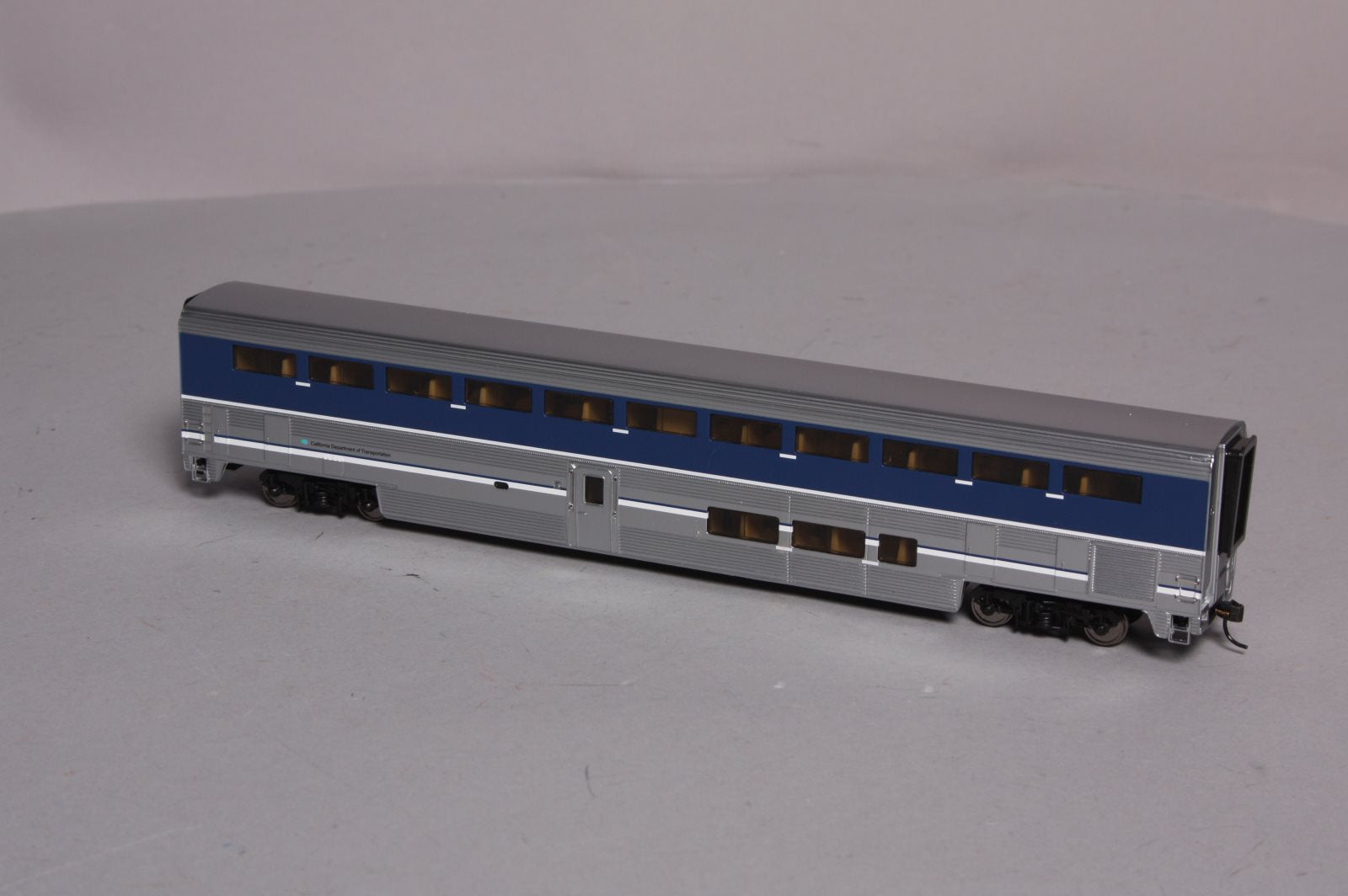 Walthers 932-16166 HO Scale Amtrak Surfliner Passenger Coach LN/Box