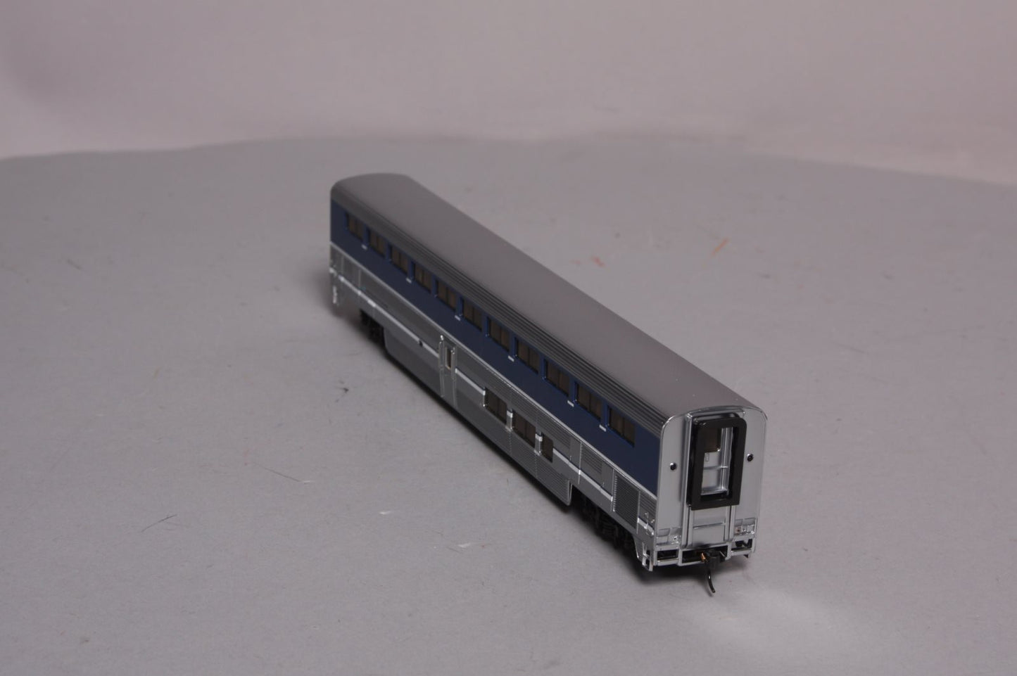 Walthers 932-16166 HO Scale Amtrak Surfliner Passenger Coach LN/Box