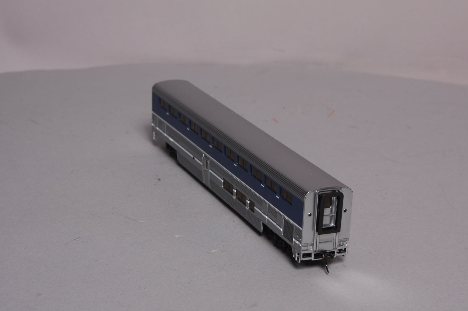 Walthers 932-16166 HO Scale Amtrak Surfliner Passenger Coach LN/Box