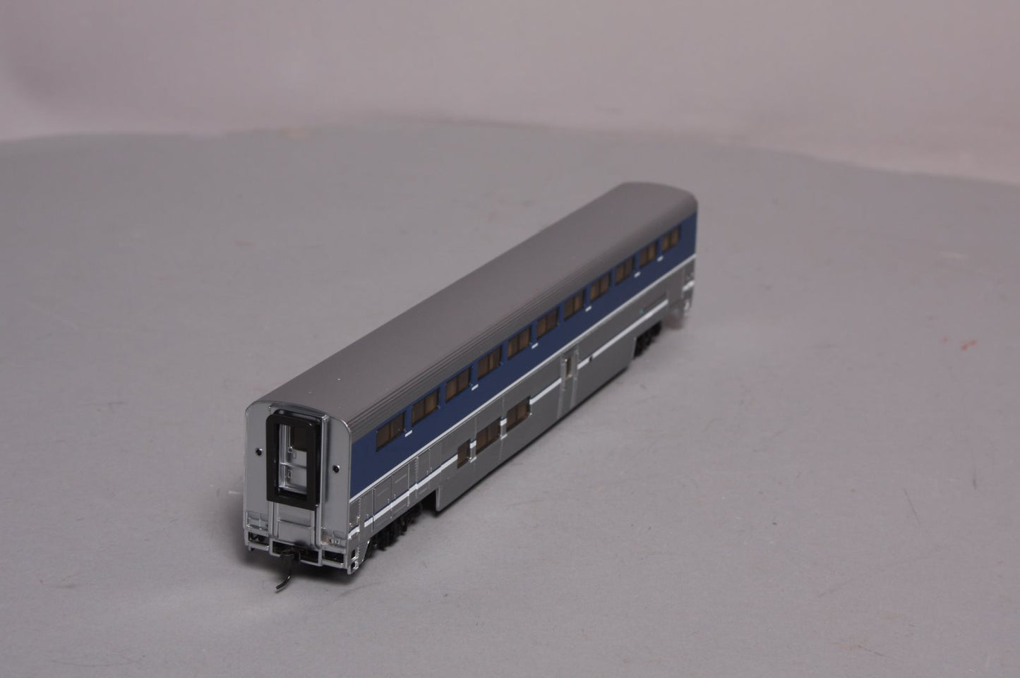 Walthers 932-16166 HO Scale Amtrak Surfliner Passenger Coach LN/Box