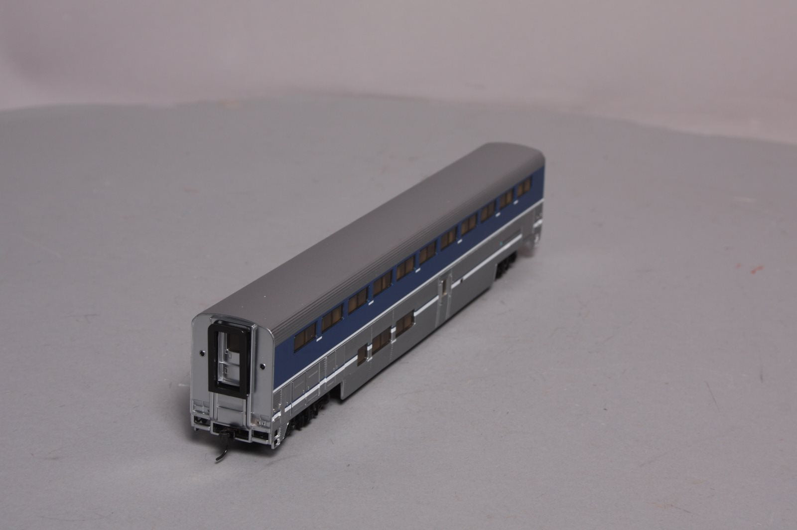 Walthers 932-16166 HO Scale Amtrak Surfliner Passenger Coach LN/Box
