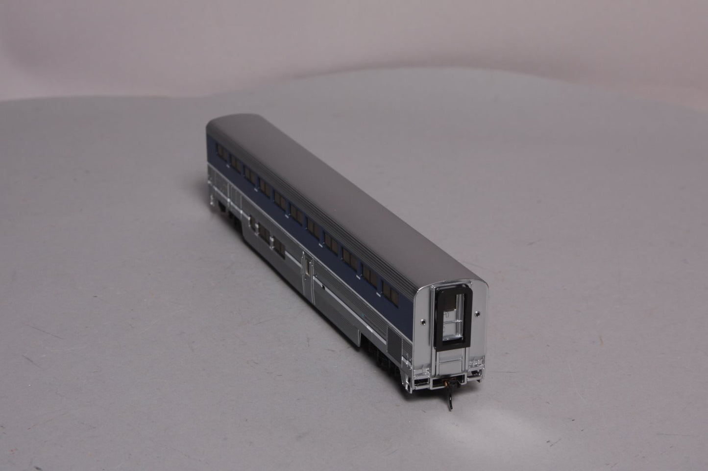 Walthers 932-16166 HO Scale Amtrak Surfliner Passenger Coach LN/Box