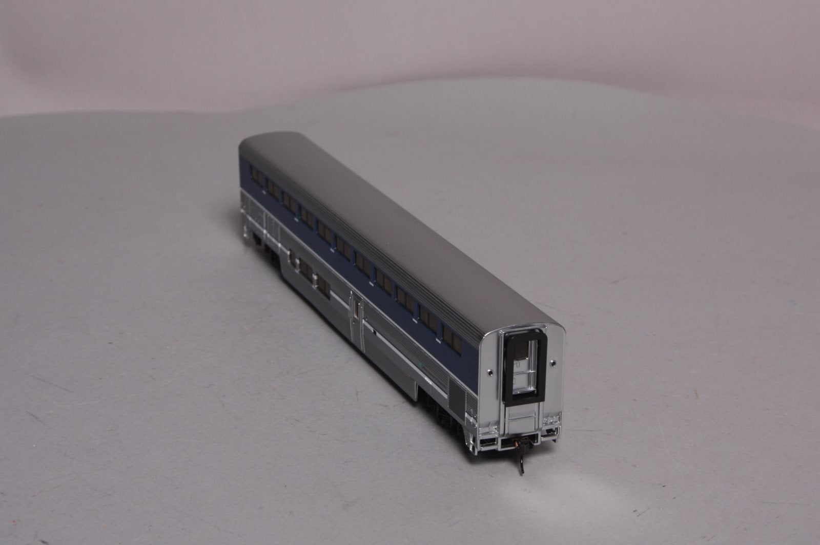 Walthers 932-16166 HO Scale Amtrak Surfliner Passenger Coach LN/Box