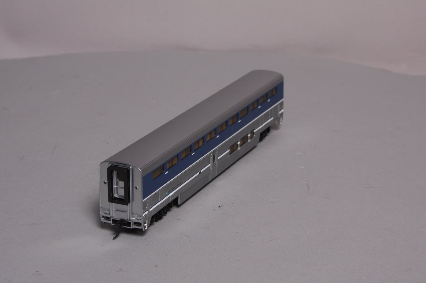 Walthers 932-16166 HO Scale Amtrak Surfliner Passenger Coach LN/Box