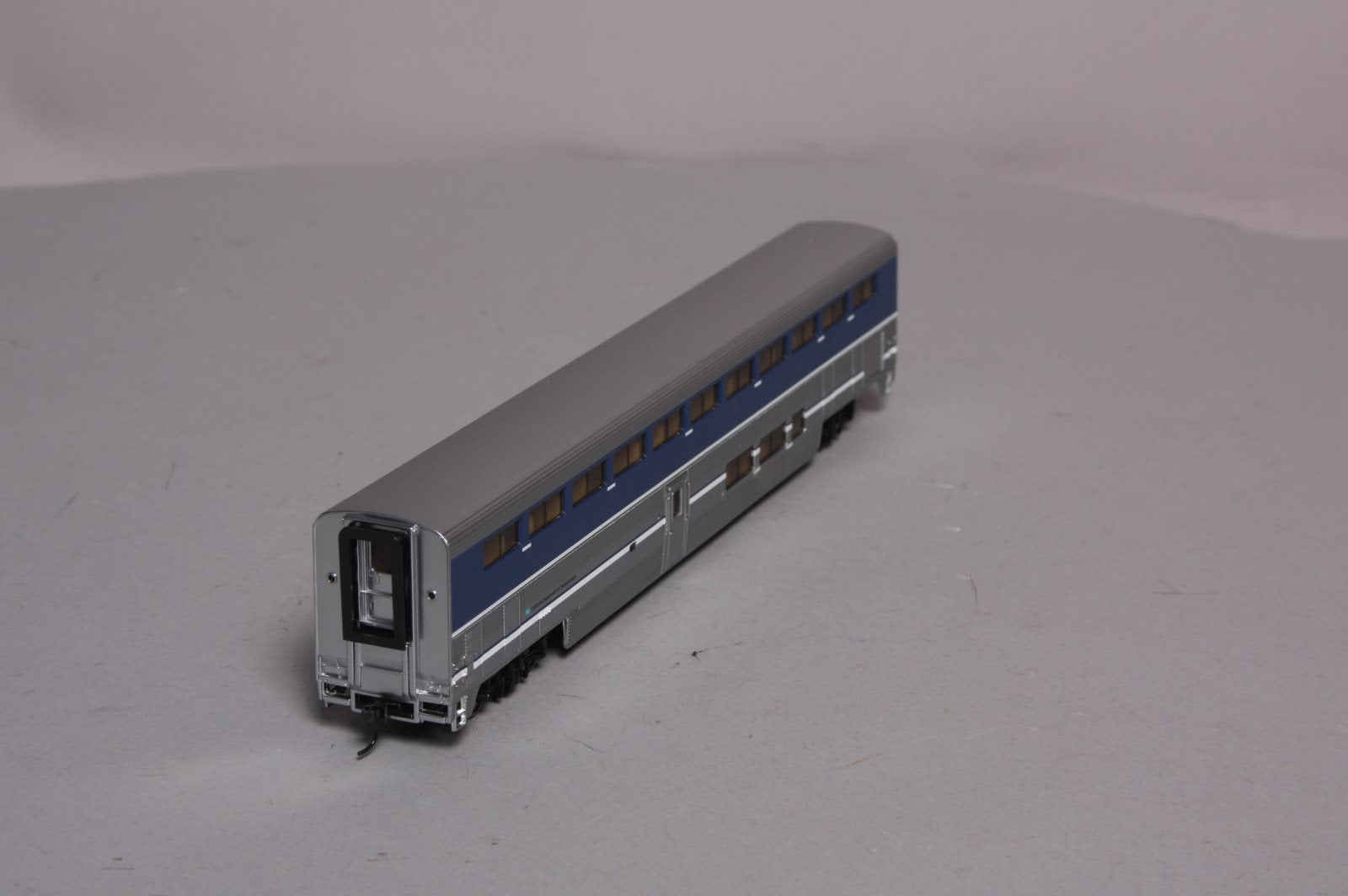 Walthers 932-16166 HO Scale Amtrak Surfliner Passenger Coach LN/Box