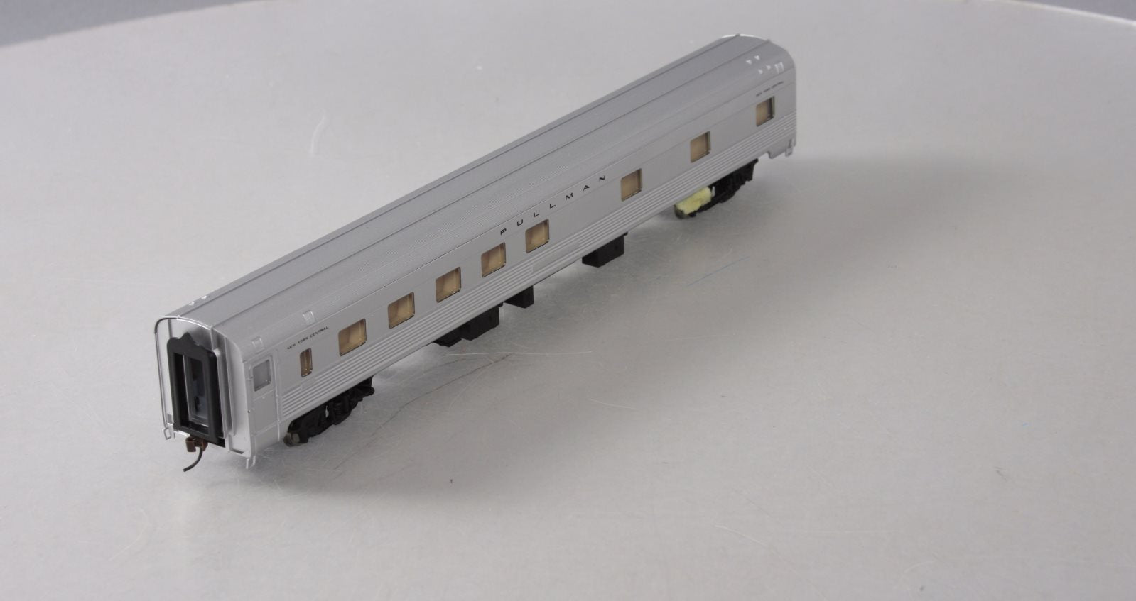 Walthers 932-6348 HO Scale New York Central Budd 10-6 Sleeper Car LN/Box