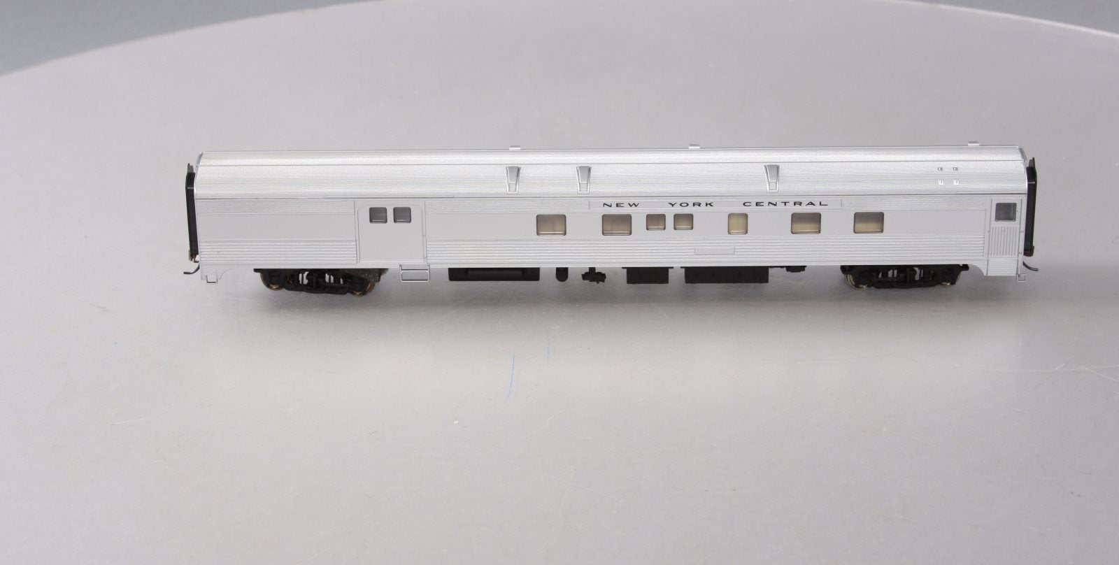 Walthers 932-6468 HO Scale New York Central 85' Budd Baggage Dormitory Car LN/Box