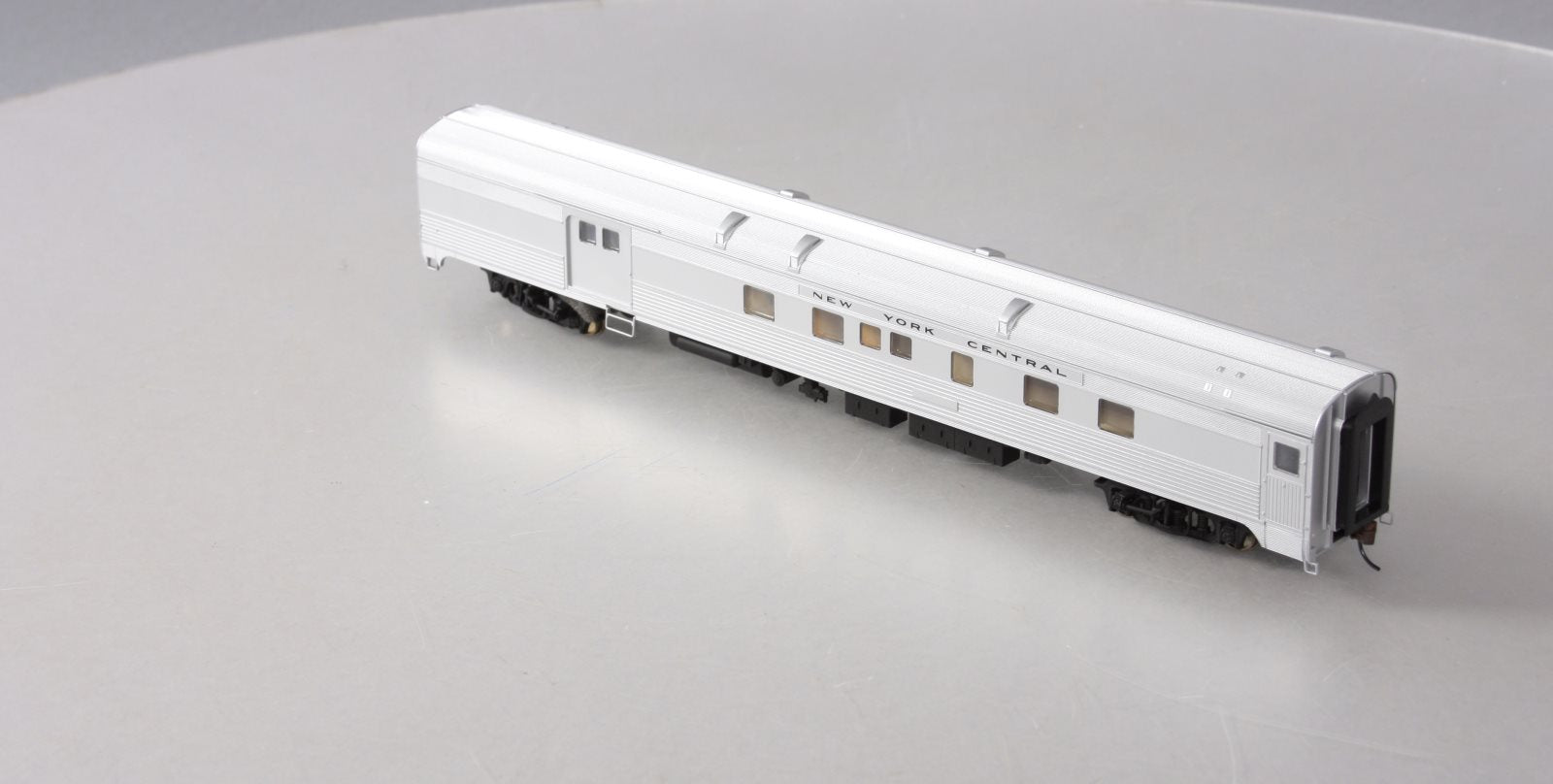Walthers 932-6468 HO Scale New York Central 85' Budd Baggage Dormitory Car LN/Box