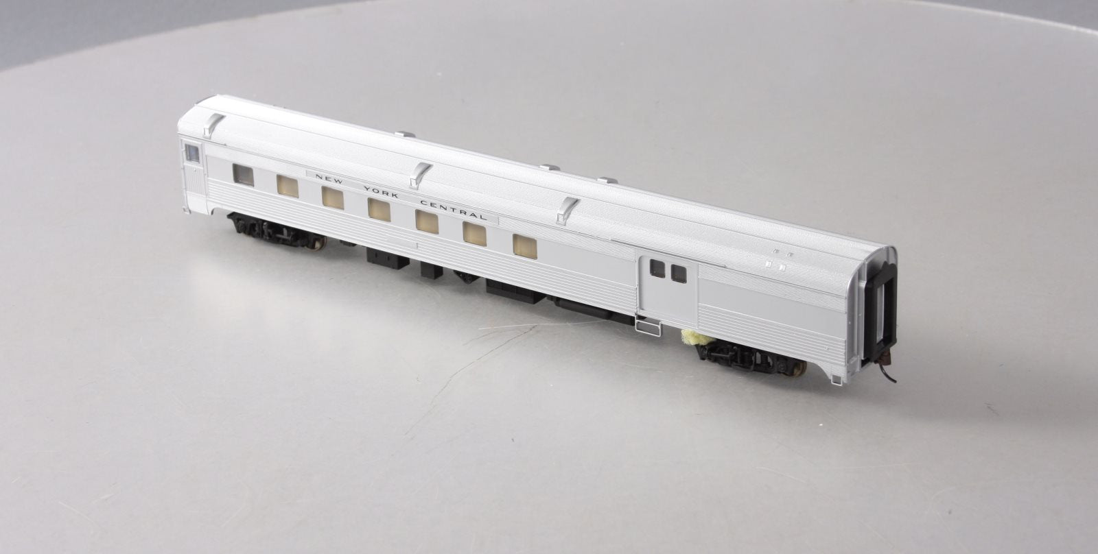 Walthers 932-6468 HO Scale New York Central 85' Budd Baggage Dormitory Car LN/Box