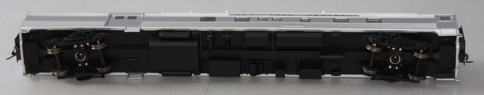 Walthers 932-6468 HO Scale New York Central 85' Budd Baggage Dormitory Car LN/Box