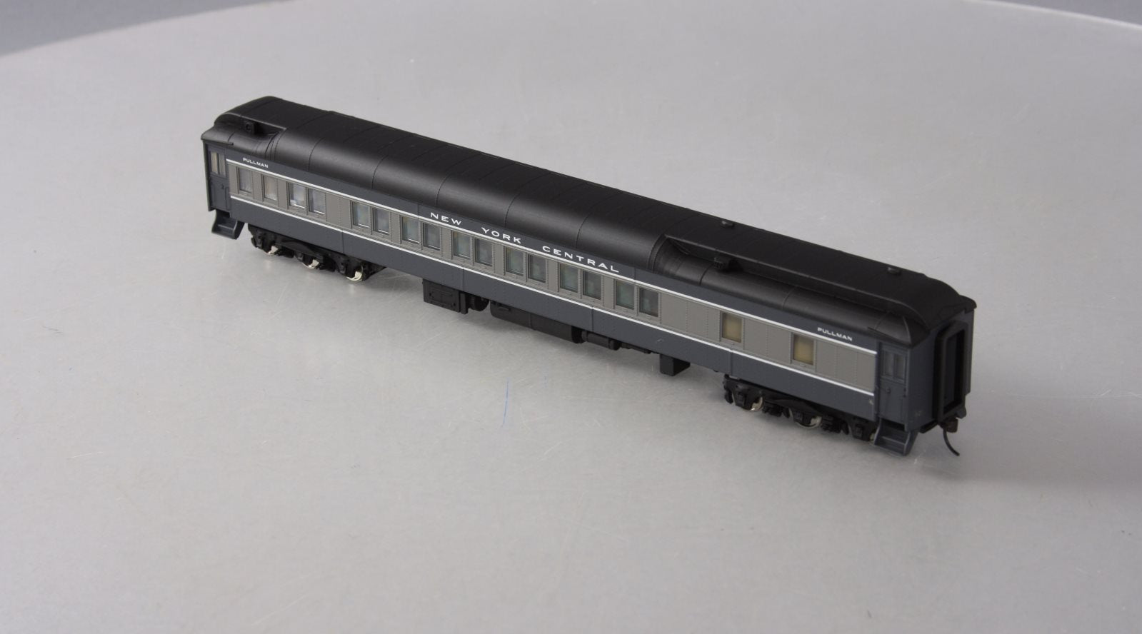 Walthers 932-10007 HO Scale New York Central Pullman Heavyweight 12-1 Coach LN/Box