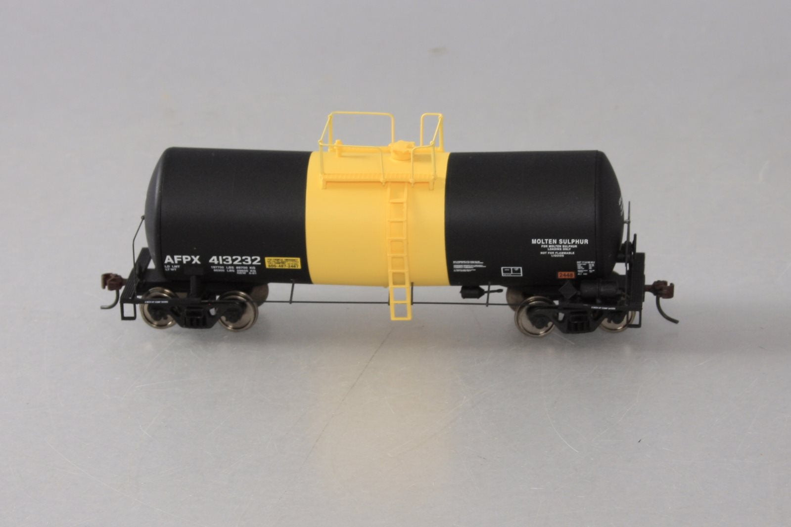 Walthers 932-7205 HO Allied Chemical UTLX 16k Gal. Funnel Flow Tank Car #413232 LN/Box