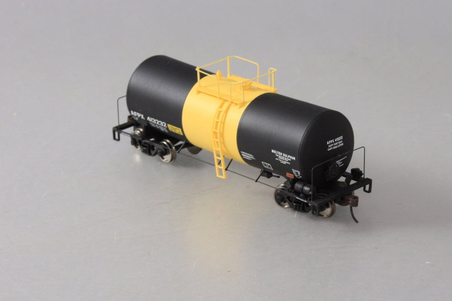 Walthers 932-7205 HO Allied Chemical UTLX 16k Gal. Funnel Flow Tank Car #413232 LN/Box
