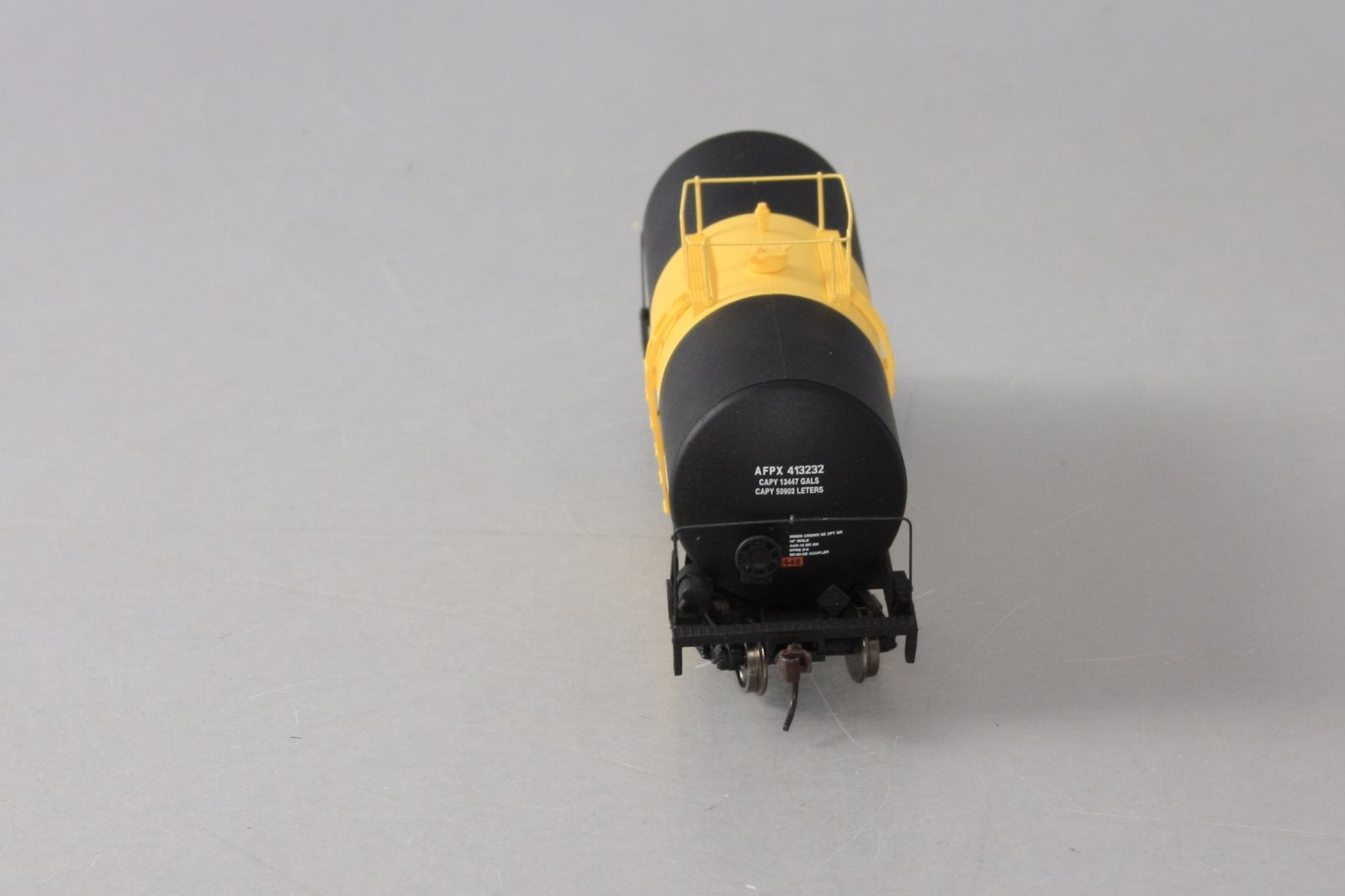 Walthers 932-7205 HO Allied Chemical UTLX 16k Gal. Funnel Flow Tank Car #413232 LN/Box