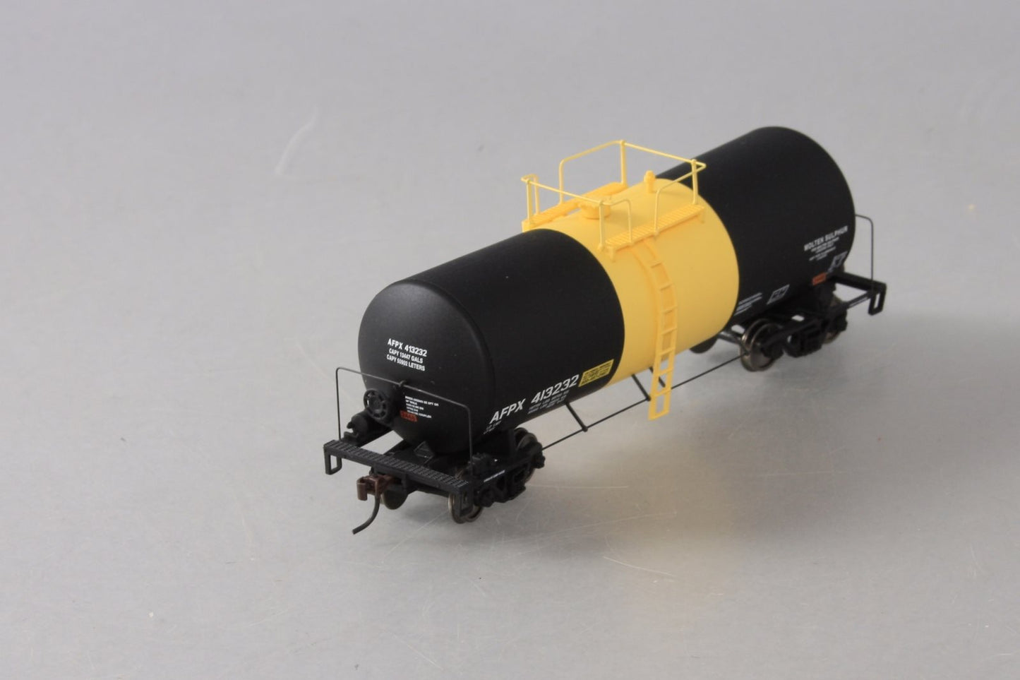 Walthers 932-7205 HO Allied Chemical UTLX 16k Gal. Funnel Flow Tank Car #413232 LN/Box