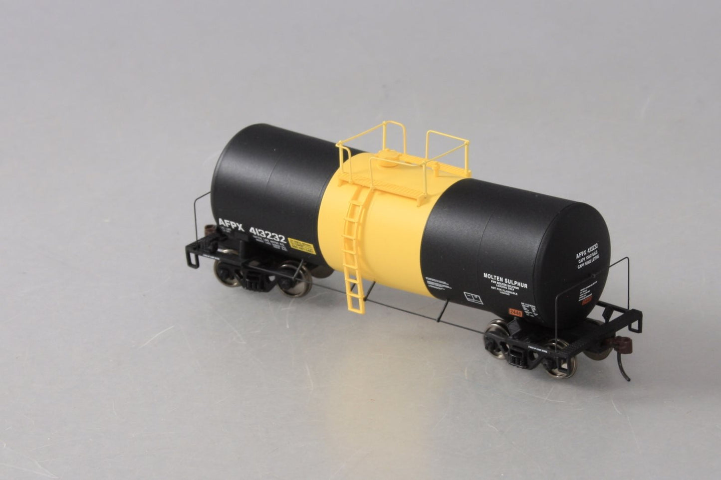 Walthers 932-7205 HO Allied Chemical UTLX 16k Gal. Funnel Flow Tank Car #413232 LN/Box
