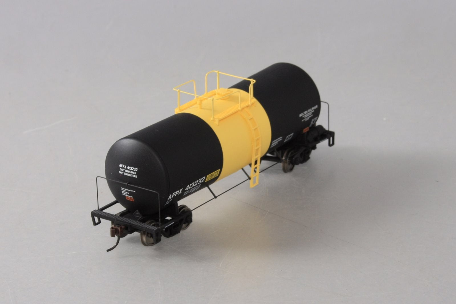 Walthers 932-7205 HO Allied Chemical UTLX 16k Gal. Funnel Flow Tank Car #413232 LN/Box