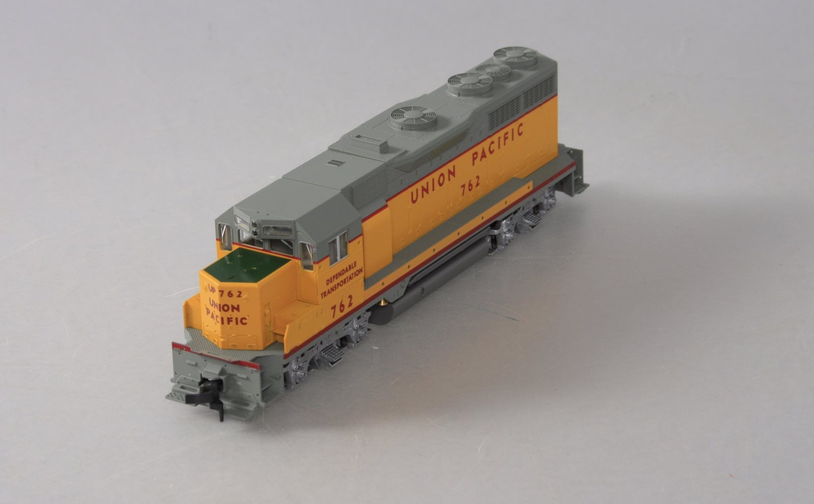 Kato 37-02D HO Scale Union Pacific EMD GP35 Phase 1a Diesel Locomotive #762 LN/Box