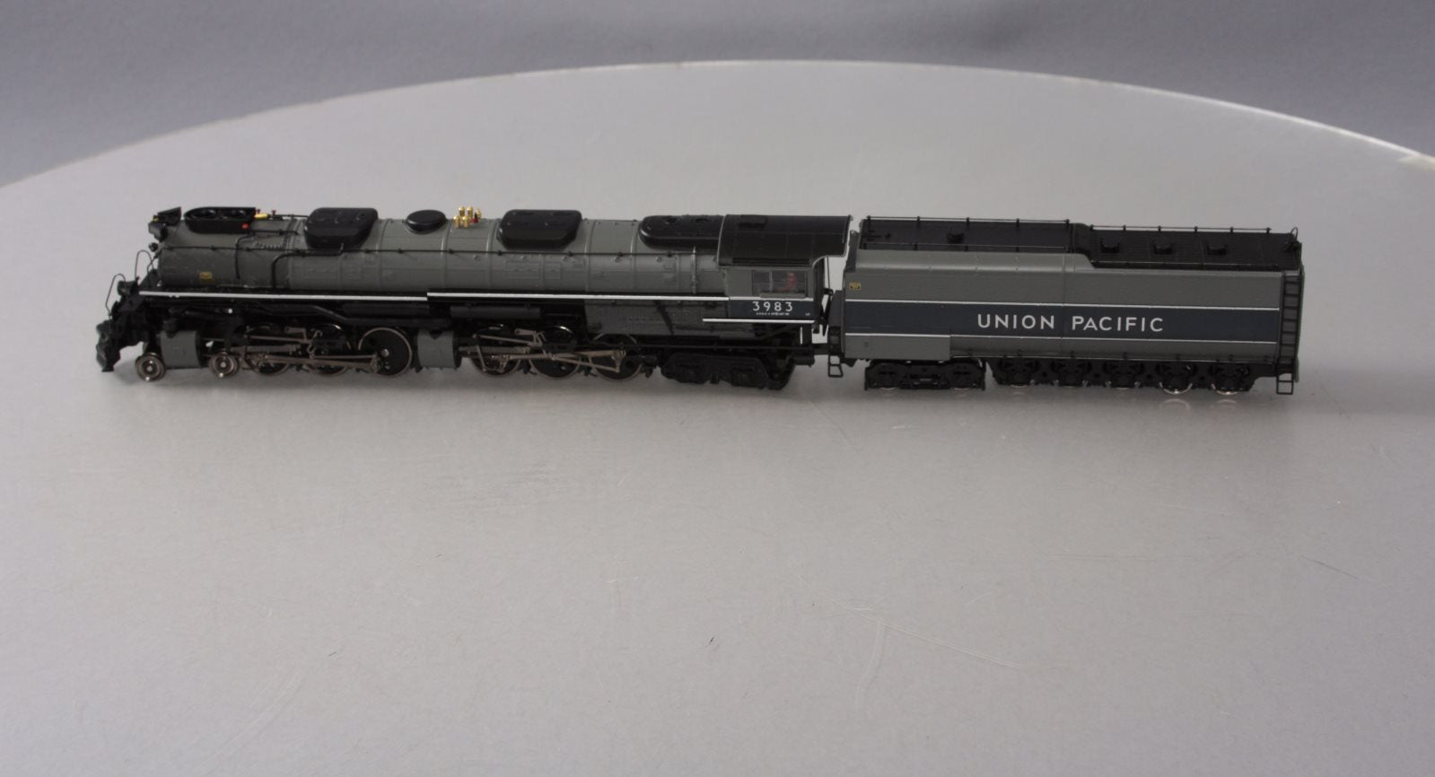 MTH 80-3159-1 Union Pacific HO Scale 4-6-6-4 Gray Challenger #3983