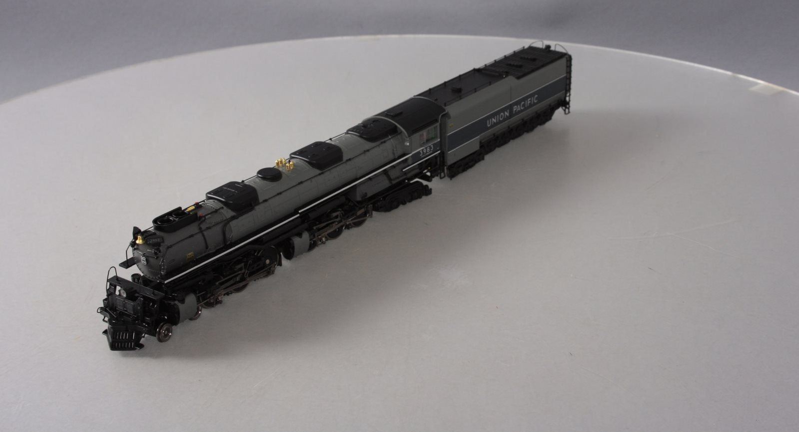 MTH 80-3159-1 Union Pacific HO Scale 4-6-6-4 Gray Challenger #3983