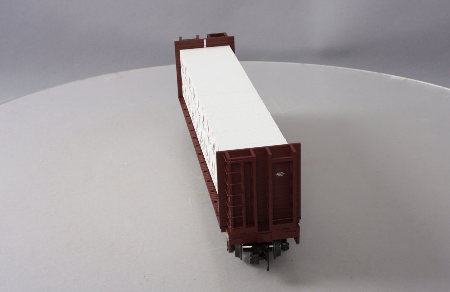 MTH 20-98659 BNSF Flat Car w/Bulkheads w/Covered Wood Load V2