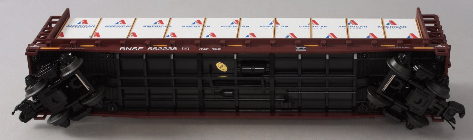 MTH 20-98659 BNSF Flat Car w/Bulkheads w/Covered Wood Load V2