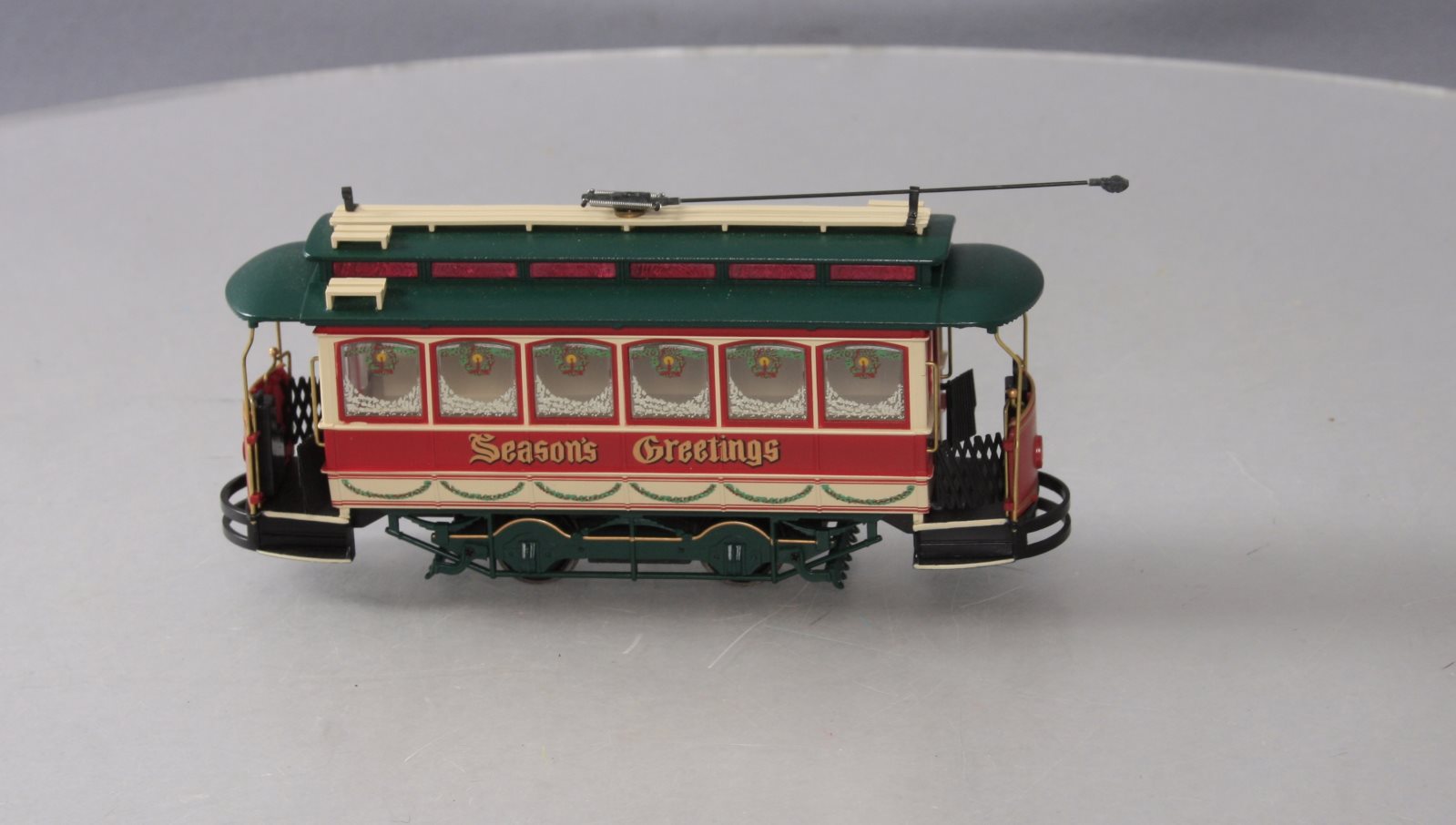 Bachmann Spectrum 25127 On30 Scale Closed Christmas Street Car NIB
