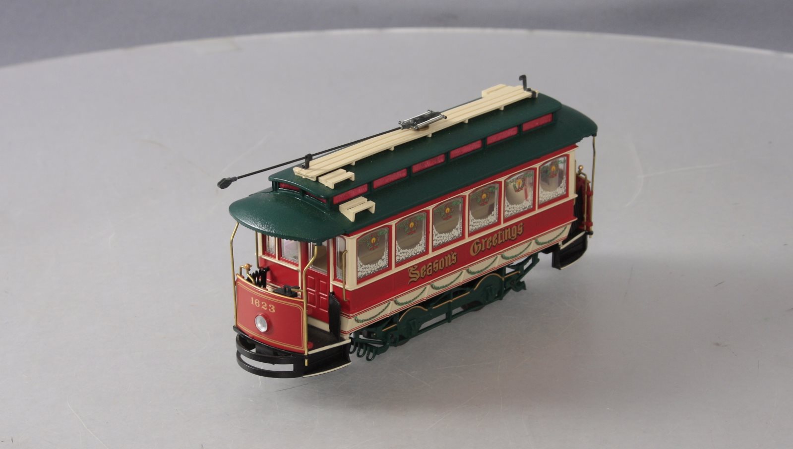 Bachmann Spectrum 25127 On30 Scale Closed Christmas Street Car NIB