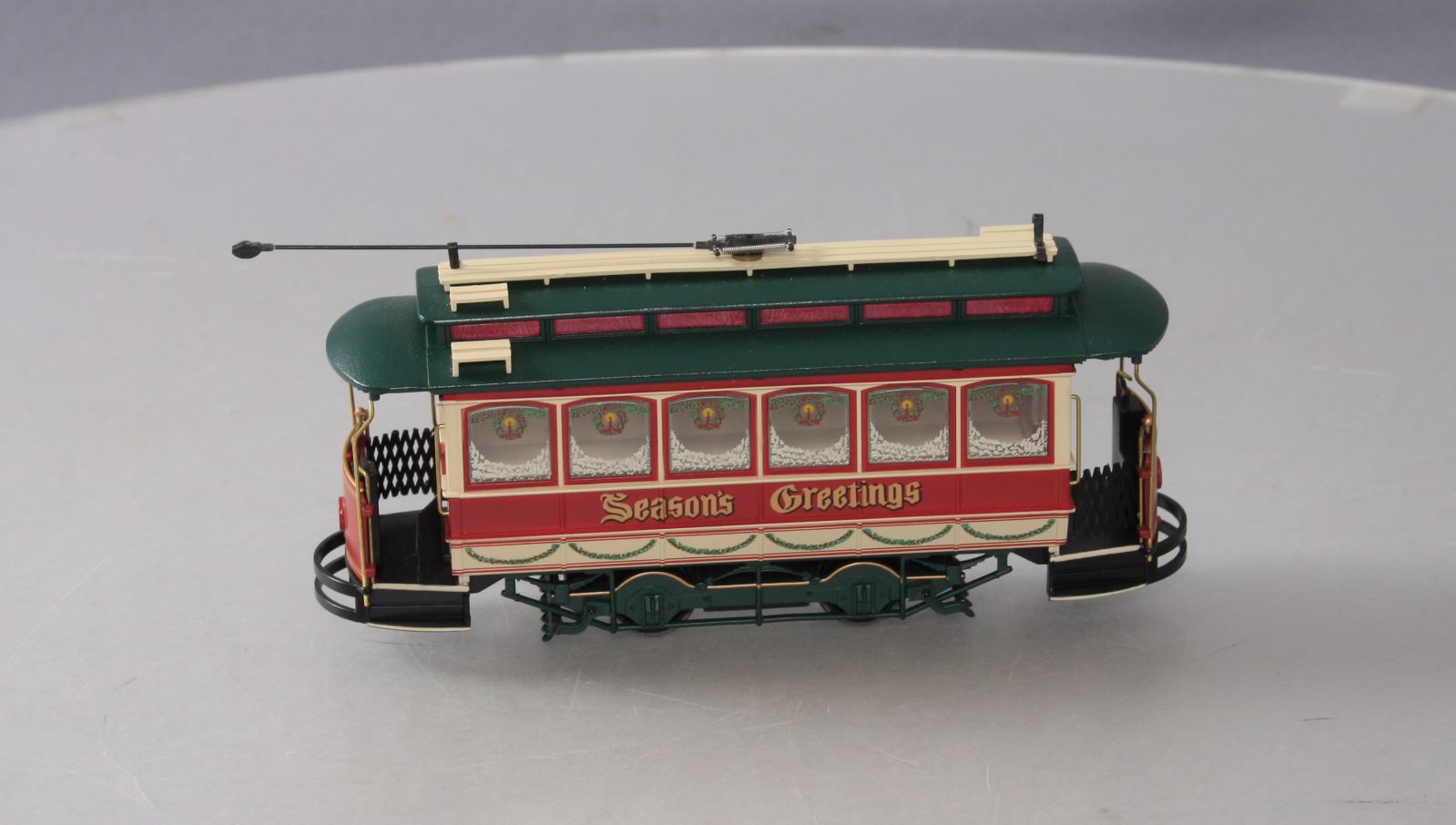 Bachmann Spectrum 25127 On30 Scale Closed Christmas Street Car NIB