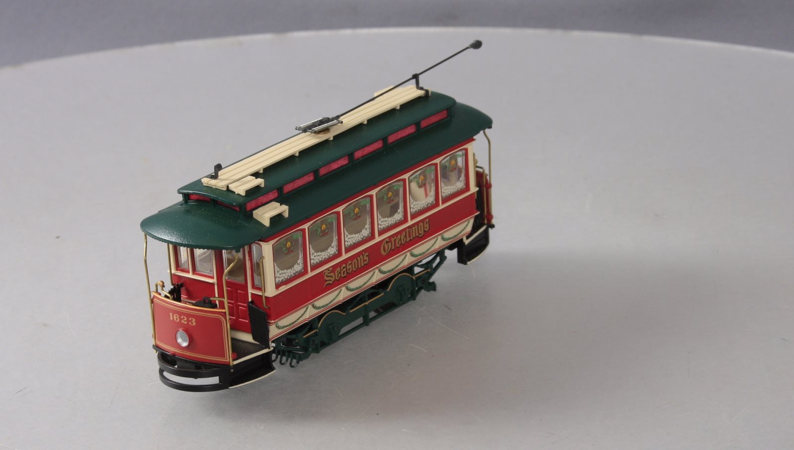 Bachmann Spectrum 25127 On30 Scale Closed Christmas Street Car NIB