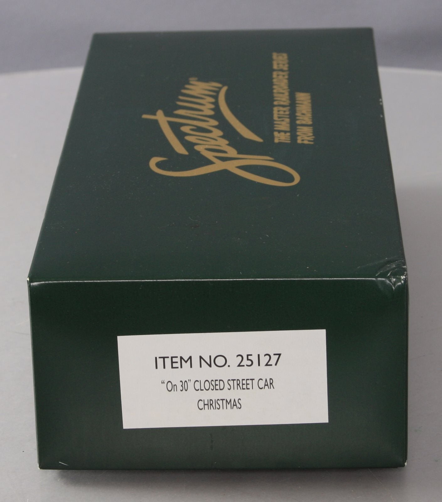 Bachmann Spectrum 25127 On30 Scale Closed Christmas Street Car NIB