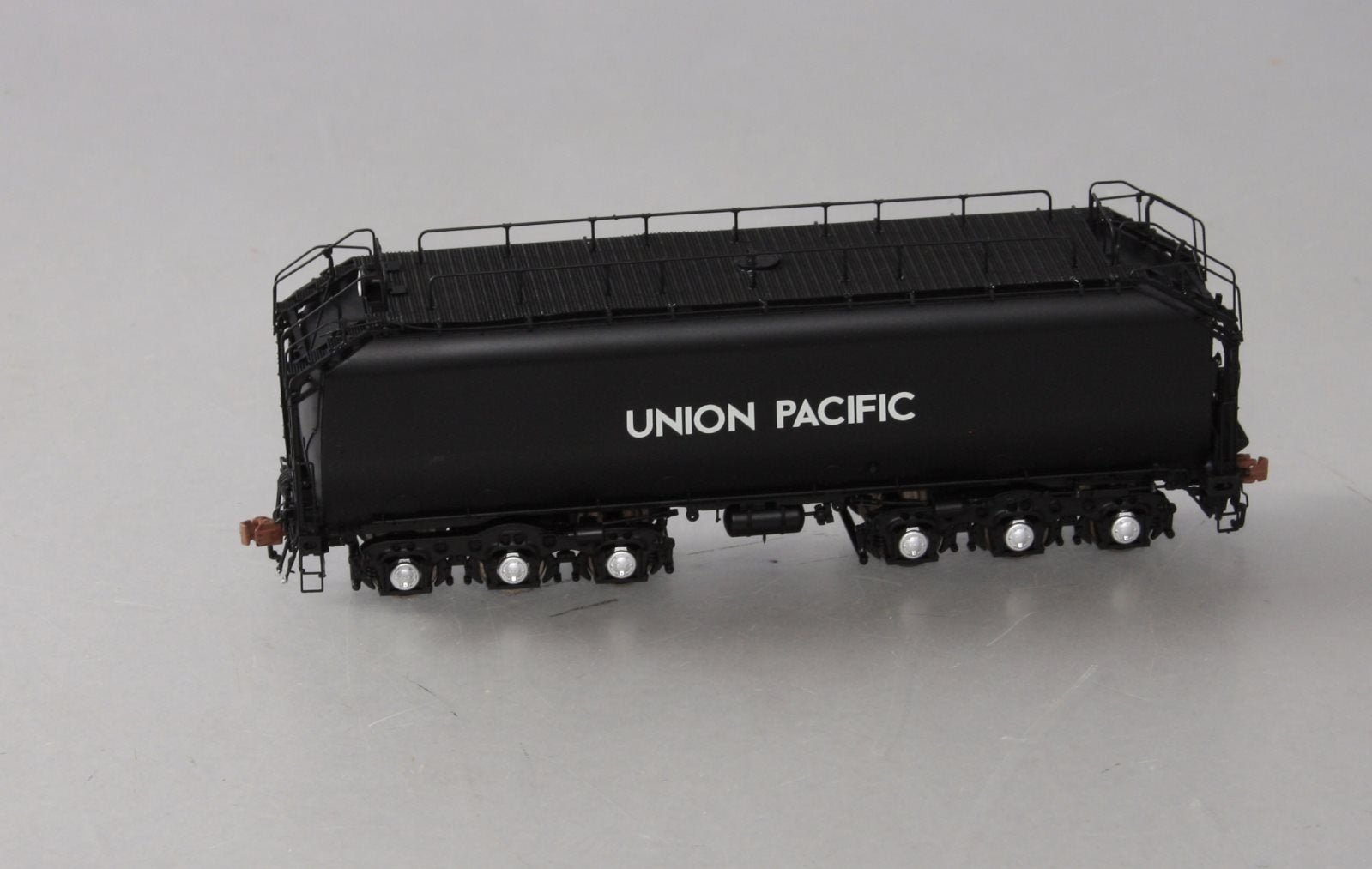 Scale Trains SXT30018 HO Scale Union Pacific Early Water Tender #907853
