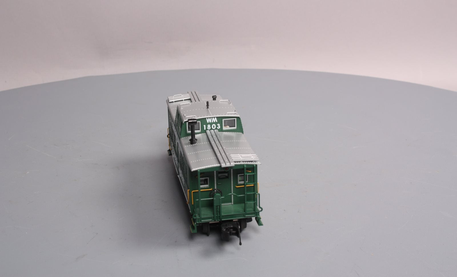 MTH 20-91343 STEEL CABOOSE - CENTER CUPOLA CHESSIE