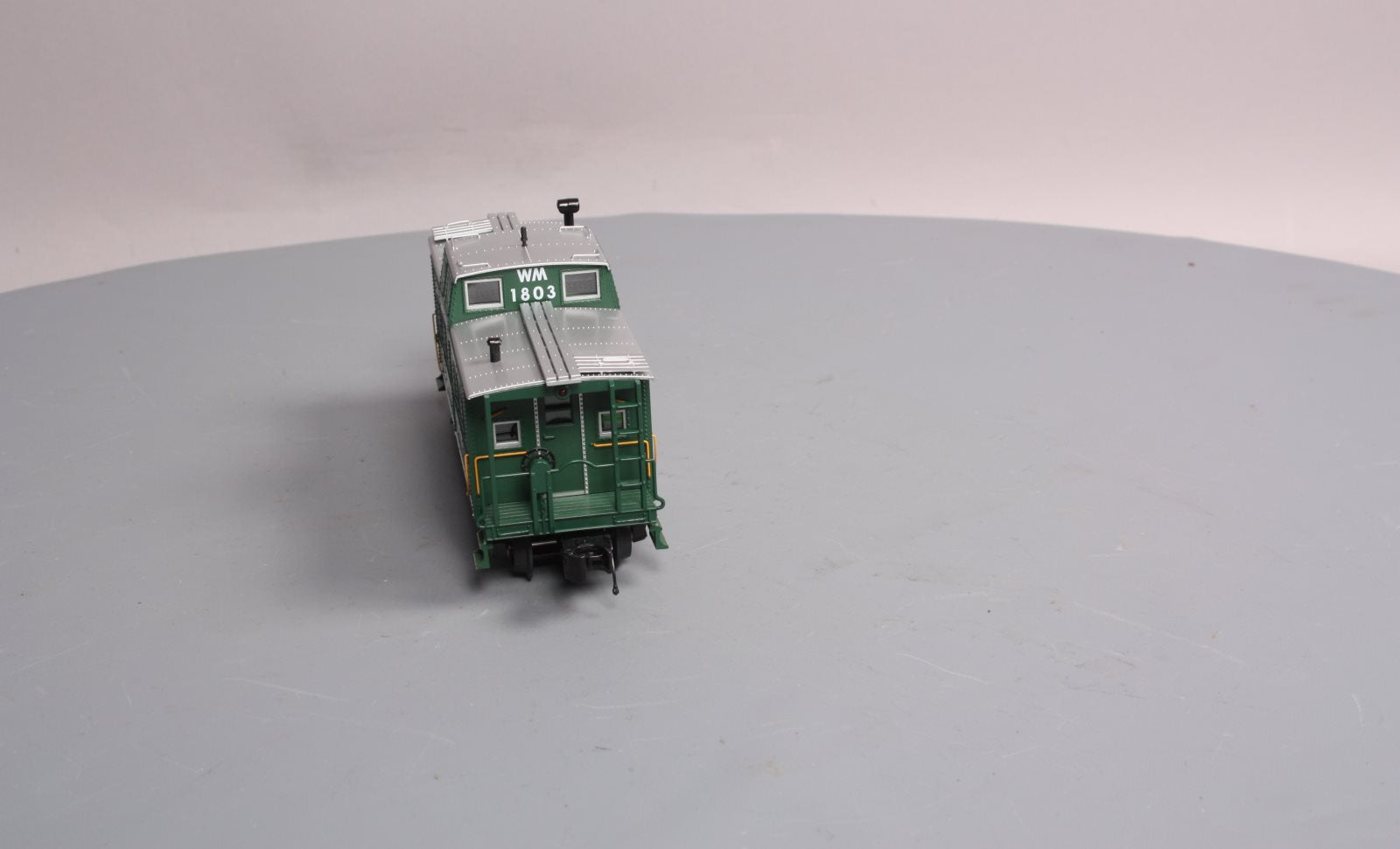 MTH 20-91343 STEEL CABOOSE - CENTER CUPOLA CHESSIE