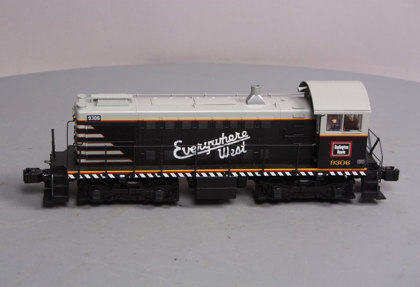 Lionel 6-82114 Burlington Legacy S2 Diesel Switcher #9306 EX/Box