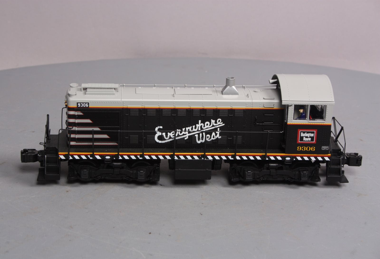 Lionel 6-82114 Burlington Legacy S2 Diesel Switcher #9306 EX/Box