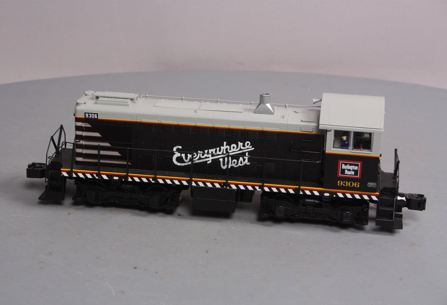 Lionel 6-82114 Burlington Legacy S2 Diesel Switcher #9306 EX/Box
