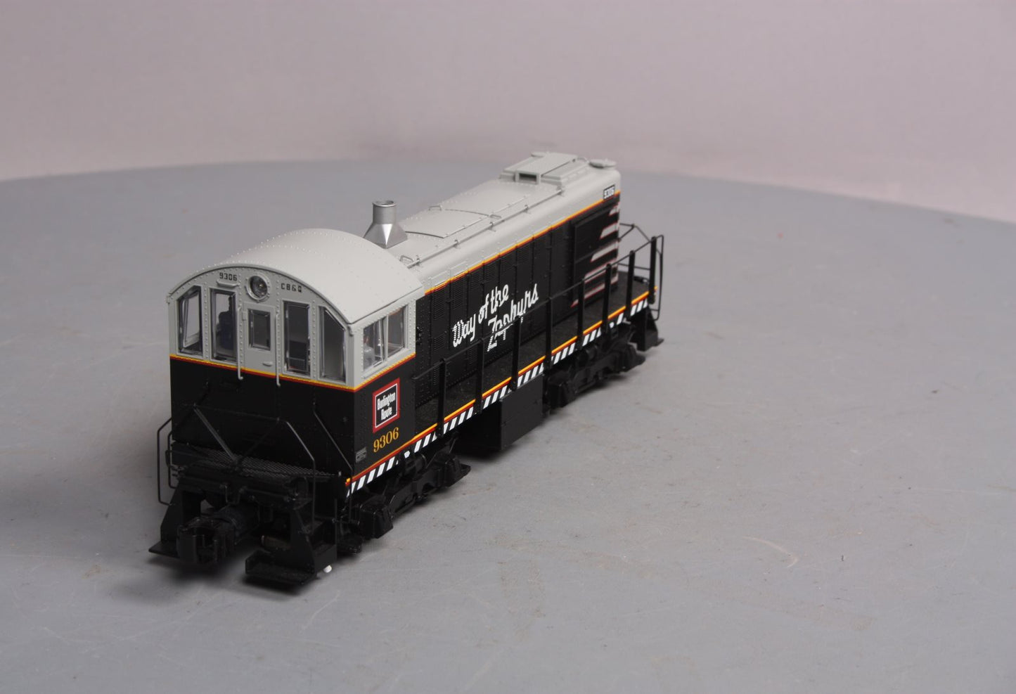 Lionel 6-82114 Burlington Legacy S2 Diesel Switcher #9306 EX/Box