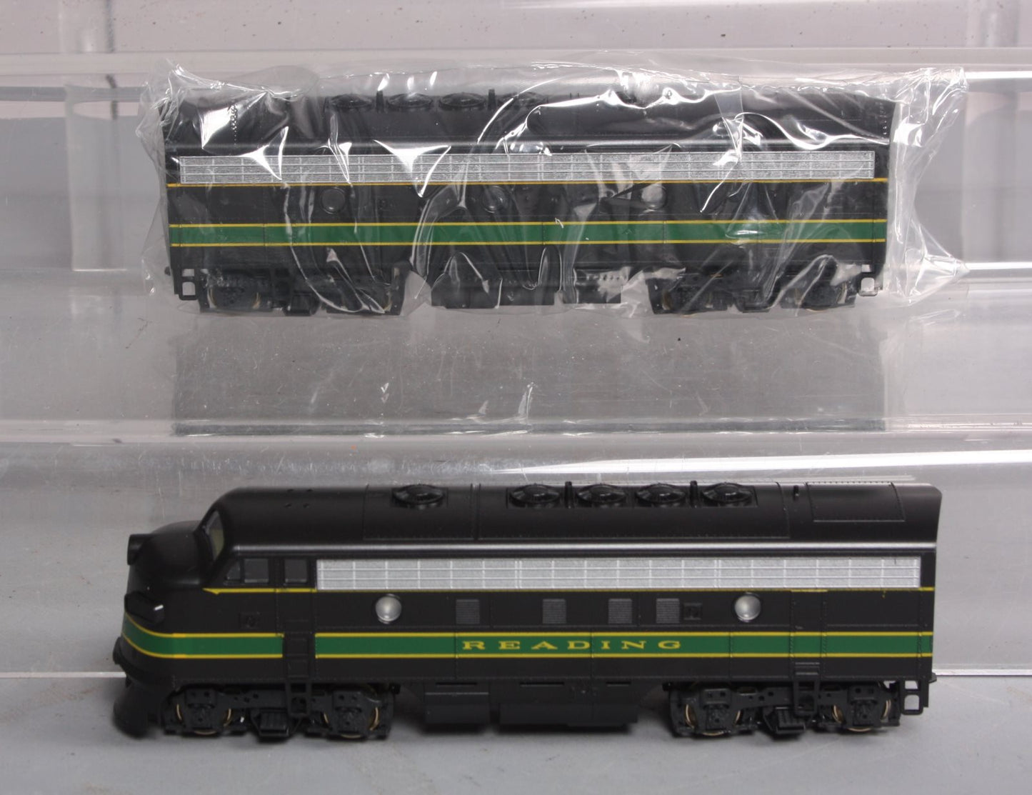 Stewart 5617 HO Reading EMD F7 Phase I Early AB Powered Diesel Locomotive Set LN/Box