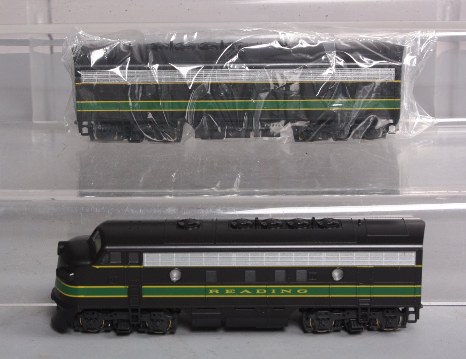 Stewart 5617 HO Reading EMD F7 Phase I Early AB Powered Diesel Locomotive Set LN/Box