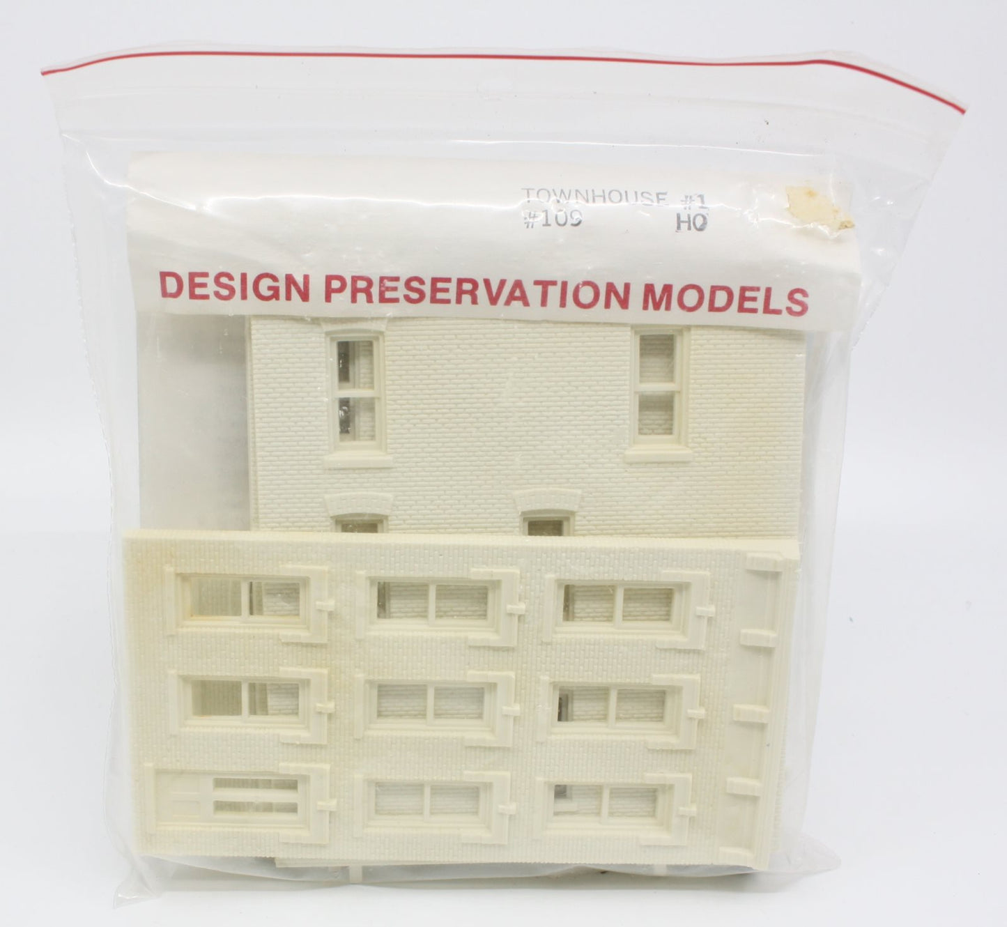 DPM 10900 HO Scale Townhouse #1 Structures Building Kit