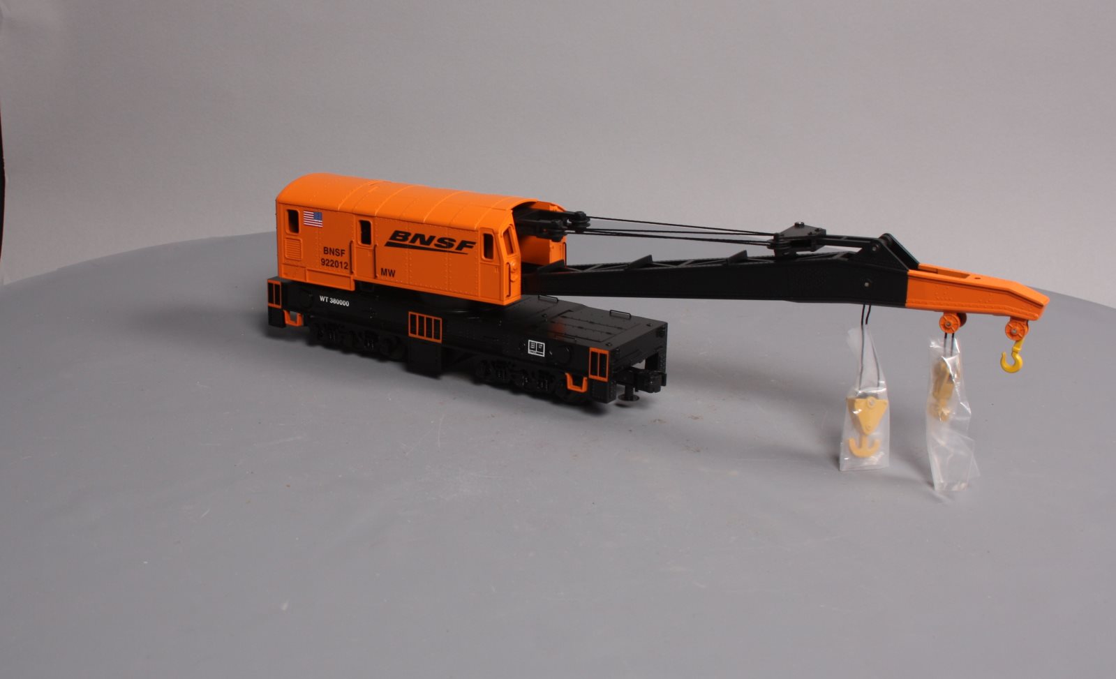MTH 20-98908 BNSF Crane Car
