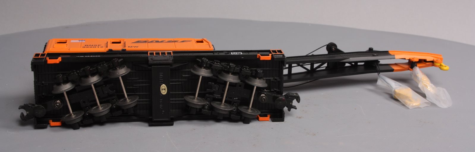 MTH 20-98908 BNSF Crane Car