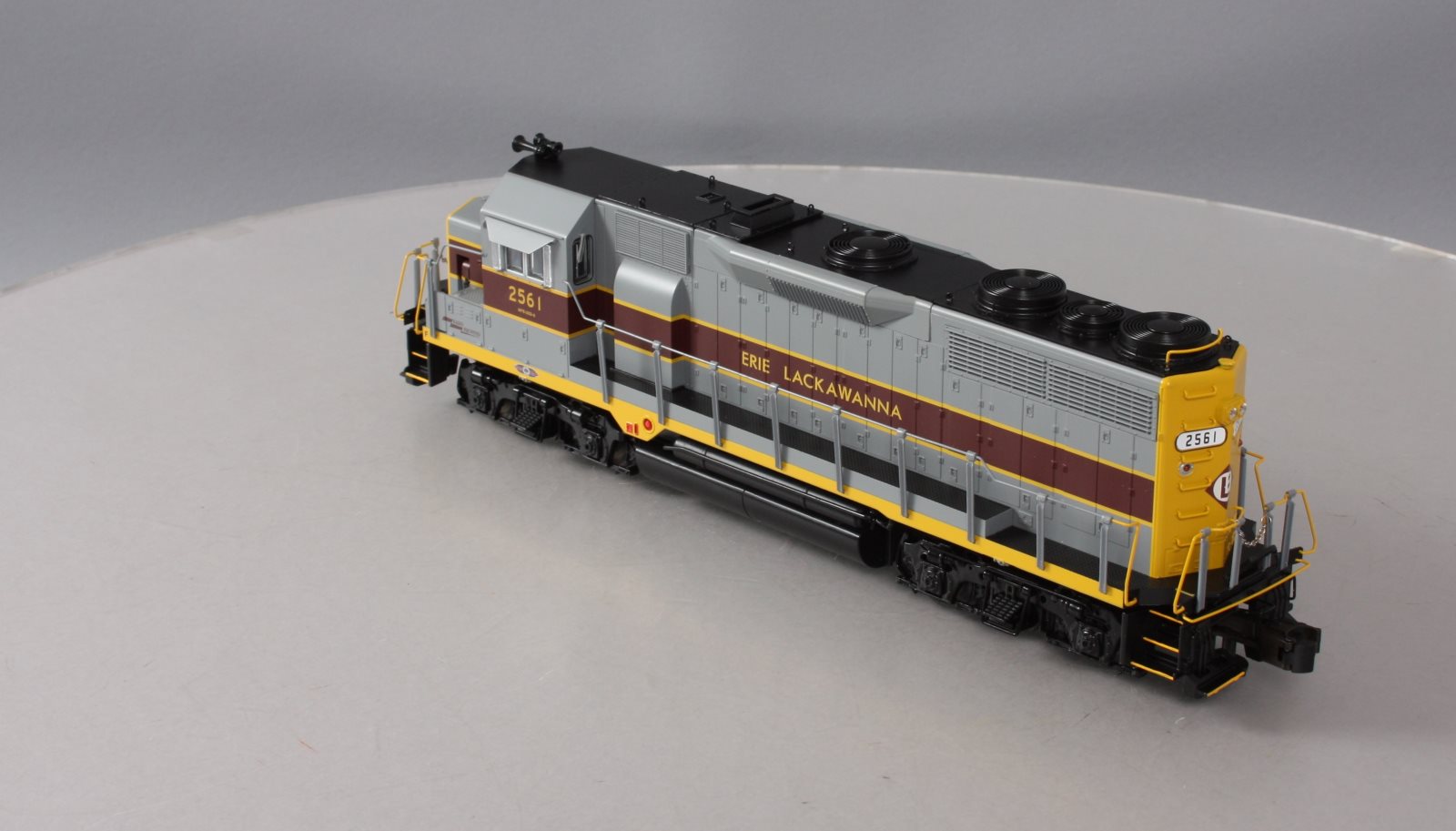Lionel 6-38550 Erie Lackawanna GP35 Non-Powered Diesel Locomotive #2561