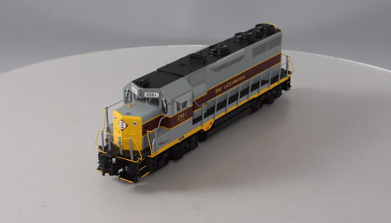 Lionel 6-38550 Erie Lackawanna GP35 Non-Powered Diesel Locomotive #2561