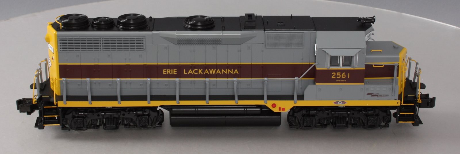 Lionel 6-38550 Erie Lackawanna GP35 Non-Powered Diesel Locomotive #2561